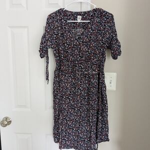 Gap Maternity Floral Print Dress with Tie Sleeves And Belt Size M